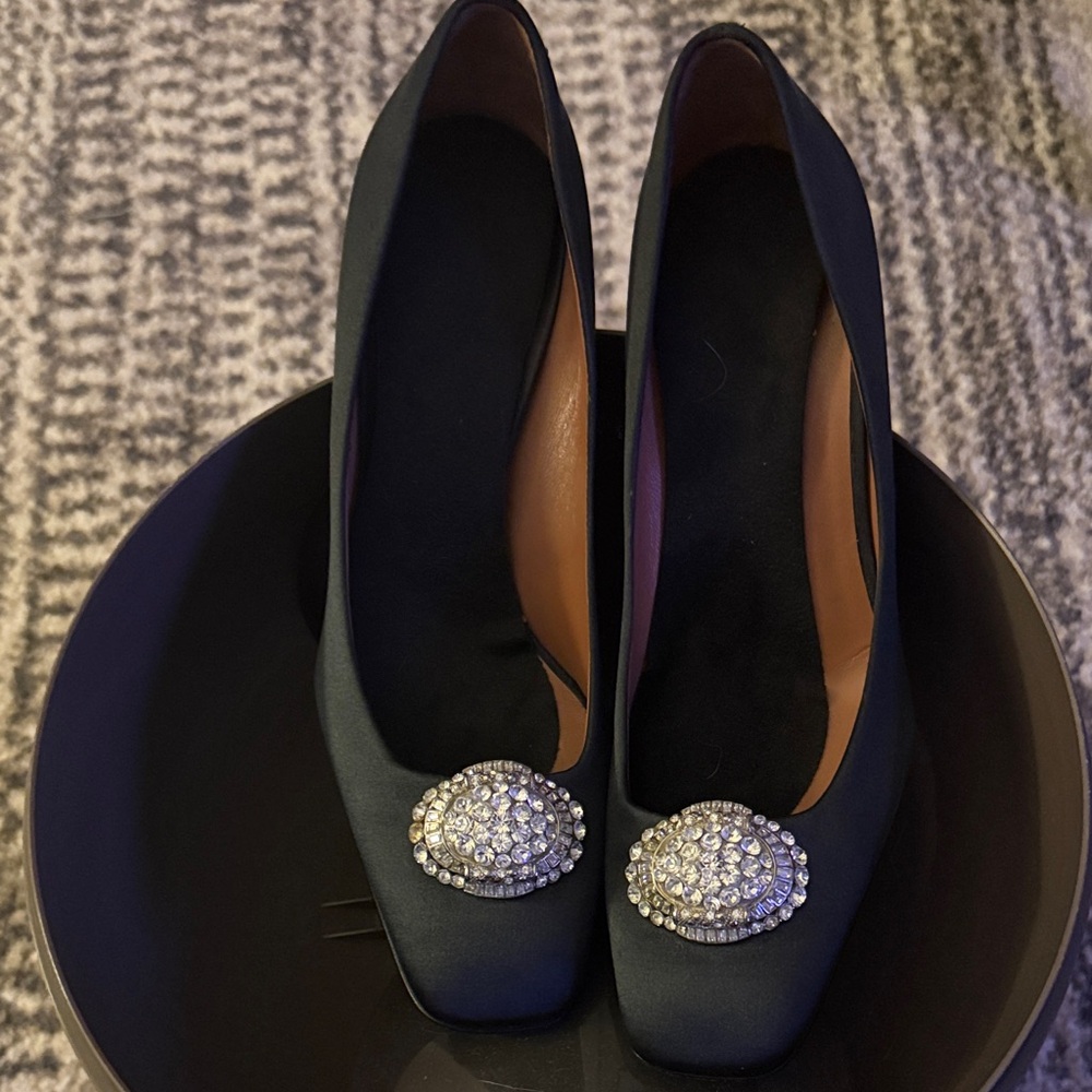 Elegant Black Women's Heels with Crystal Embellishment
